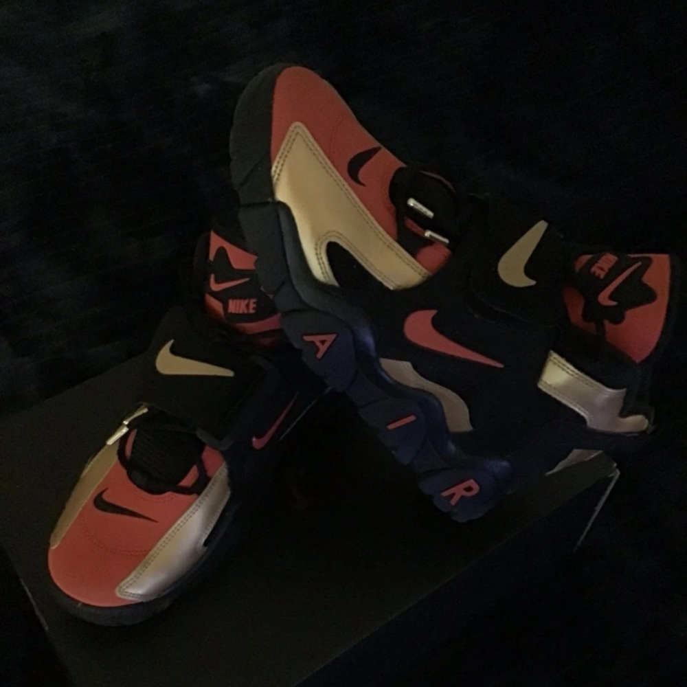 Nike Air Barrage Mid Sneakers